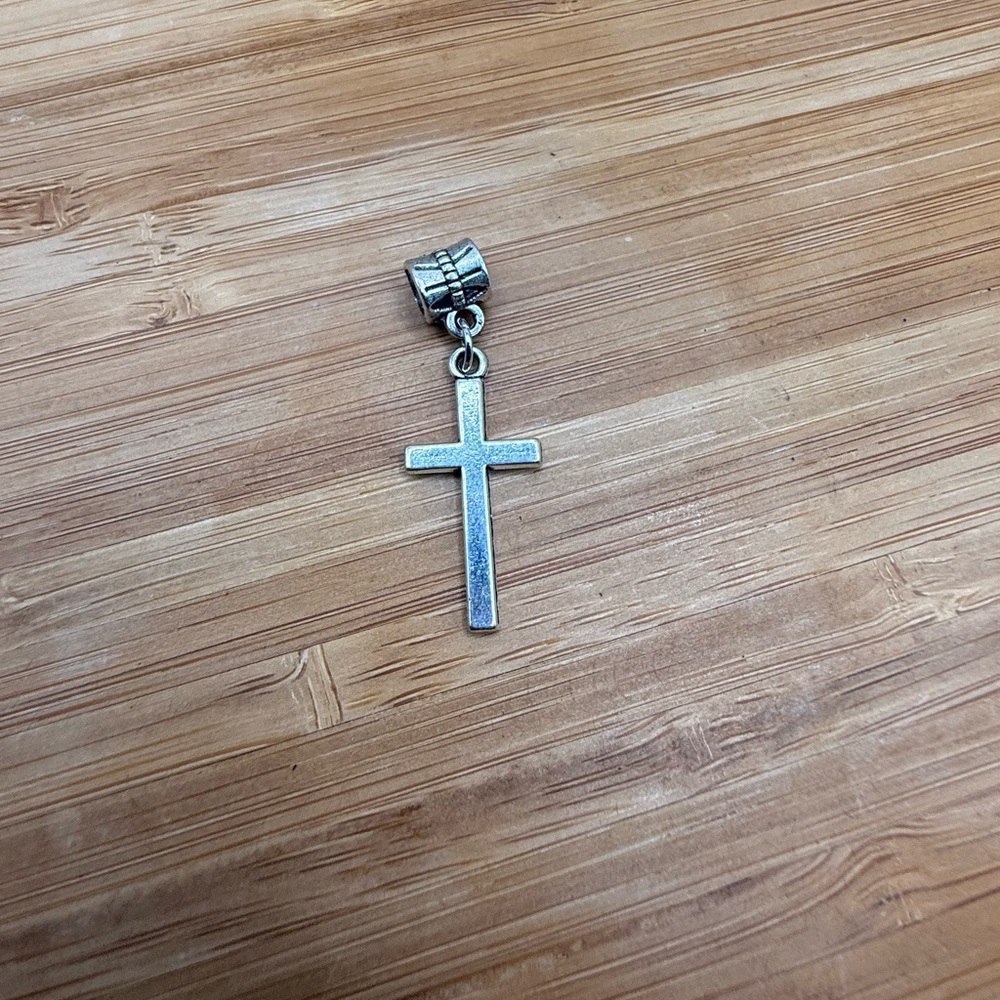 Silver‎ tone Cross Pendant Charm for bracelet or necklace